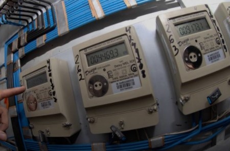 Токът да се спира на битовите потребители едва след неплатени